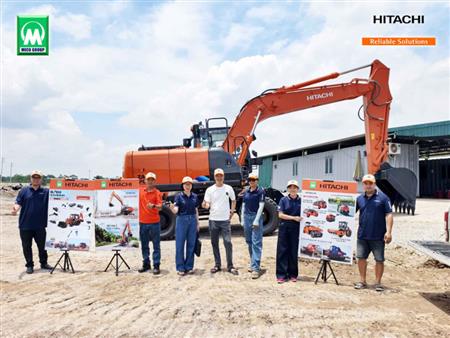 Bàn giao máy đào bánh lốp Hitachi ZX170W 17 tấn cho dự án xây dựng đường quốc lộ