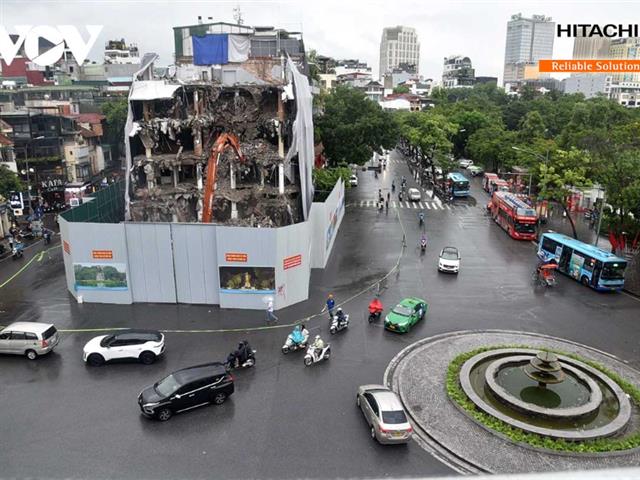 Toàn cảnh phá dỡ tòa nhà Hàm Cá Mập nhìn từ trên cao