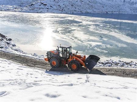 Máy xúc lật Hitachi 17 tấn ZW220-5A