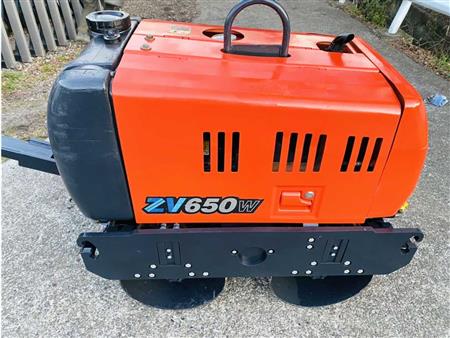 Xe lu dắt tay Hitachi ZV650W