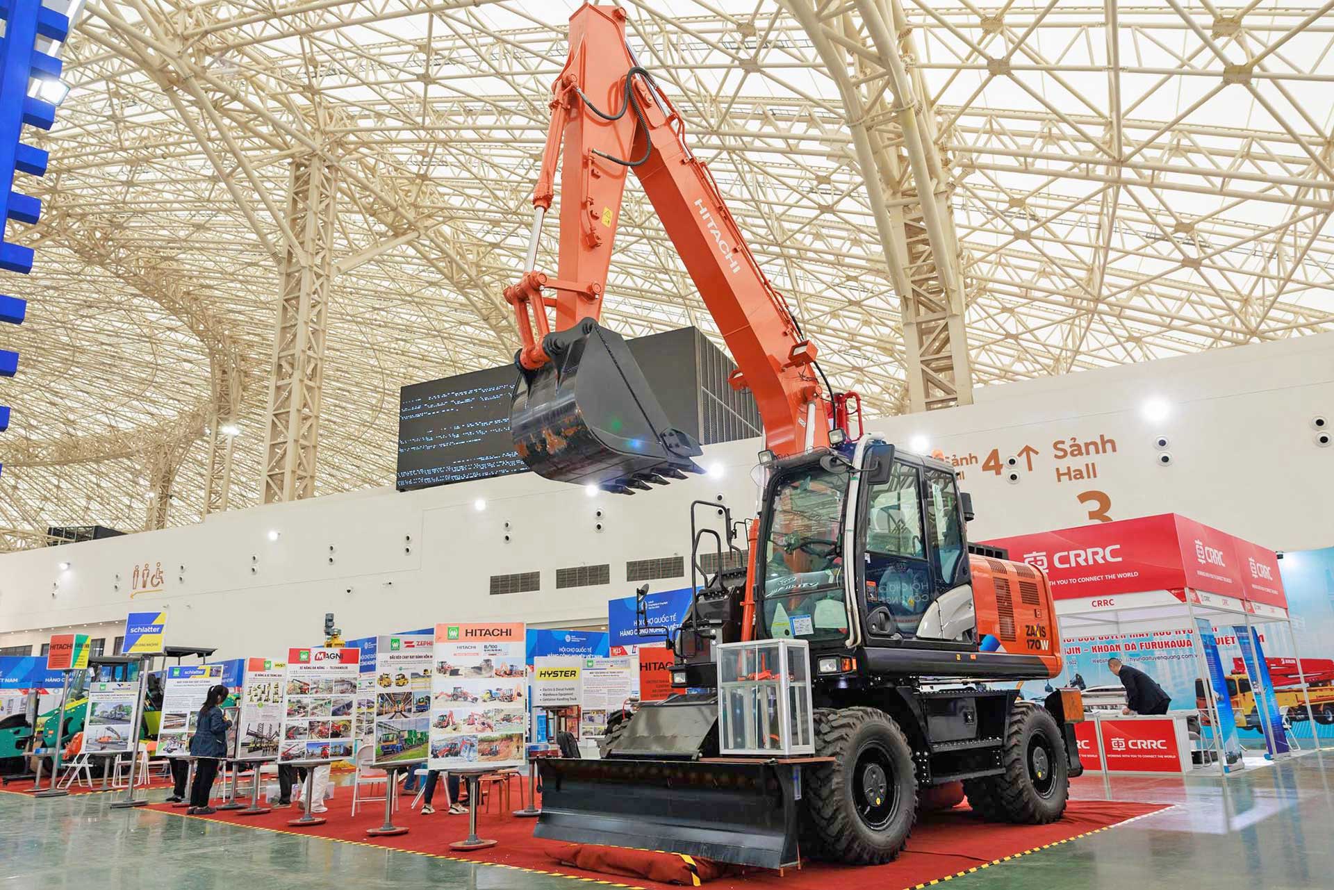 Máy đào bánh lốp Hitachi ZX170W 17 tấn tại Triển lãm VRT&CON'2025
