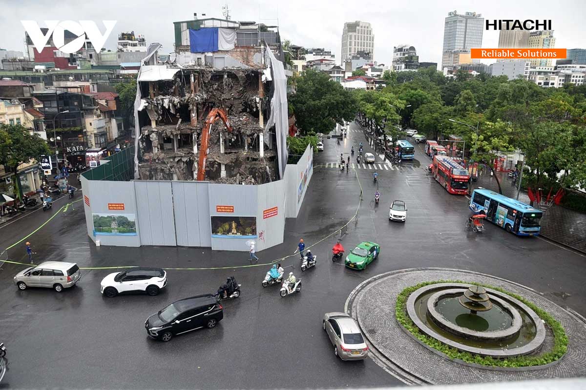 Toàn cảnh phá dỡ tòa nhà Hàm Cá Mập nhìn từ trên cao