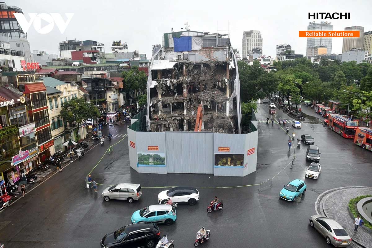 Toàn cảnh phá dỡ tòa nhà Hàm Cá Mập nhìn từ trên cao