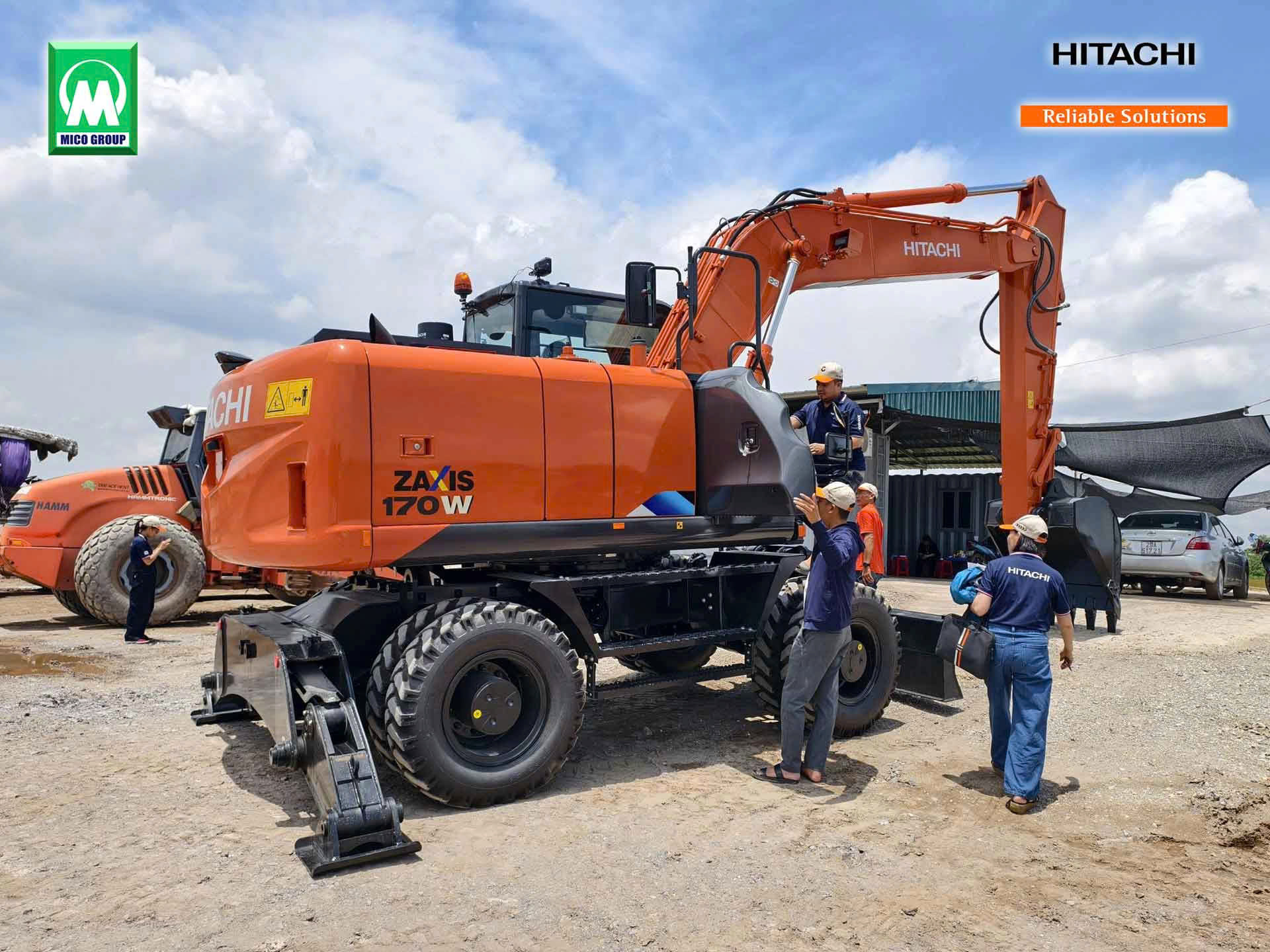 Hitachi ZX170W-5A đang bàn giao cho khách hàng