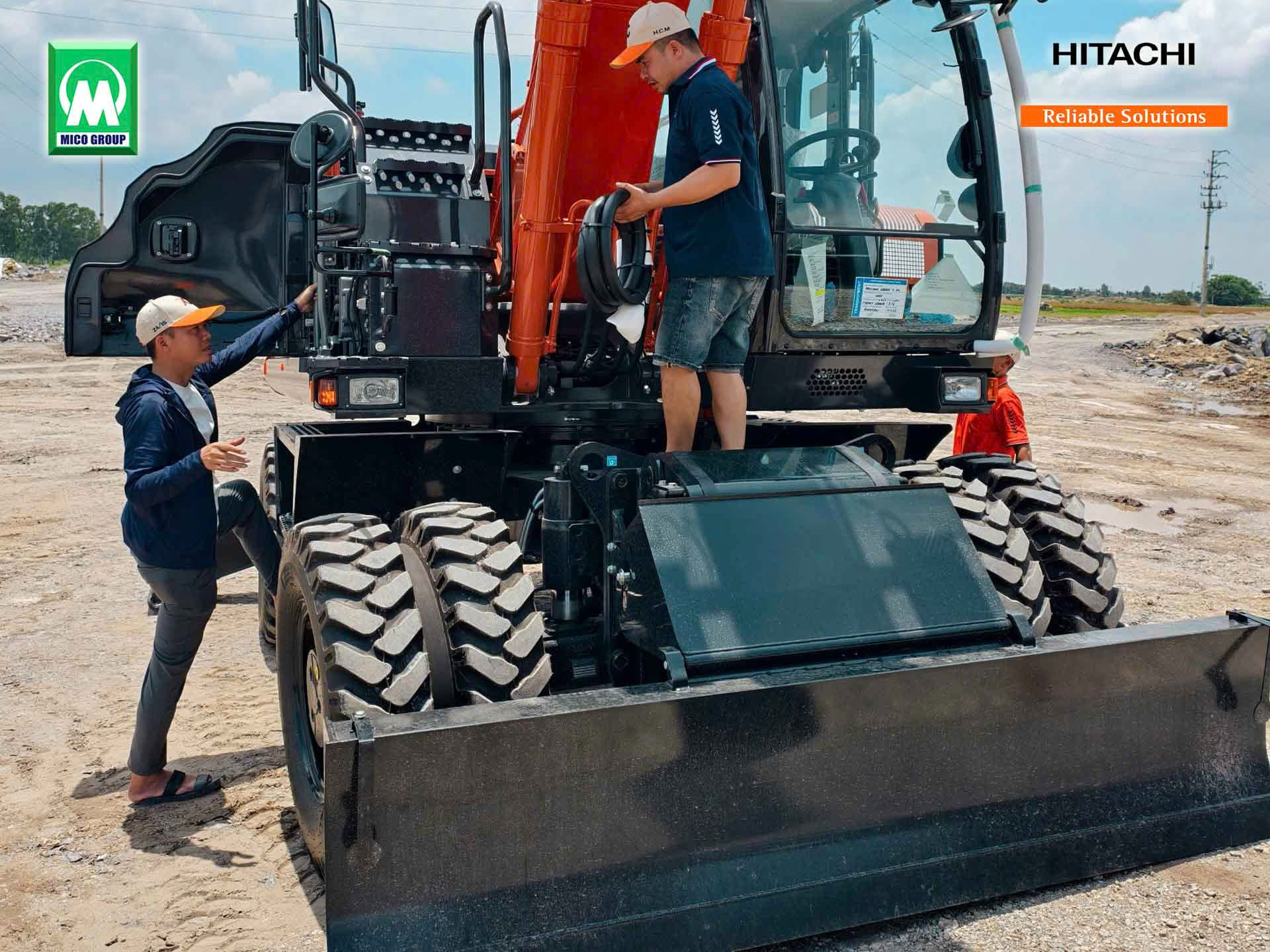 Máy đào bánh lốp Hitachi ZX170W 17 tấn