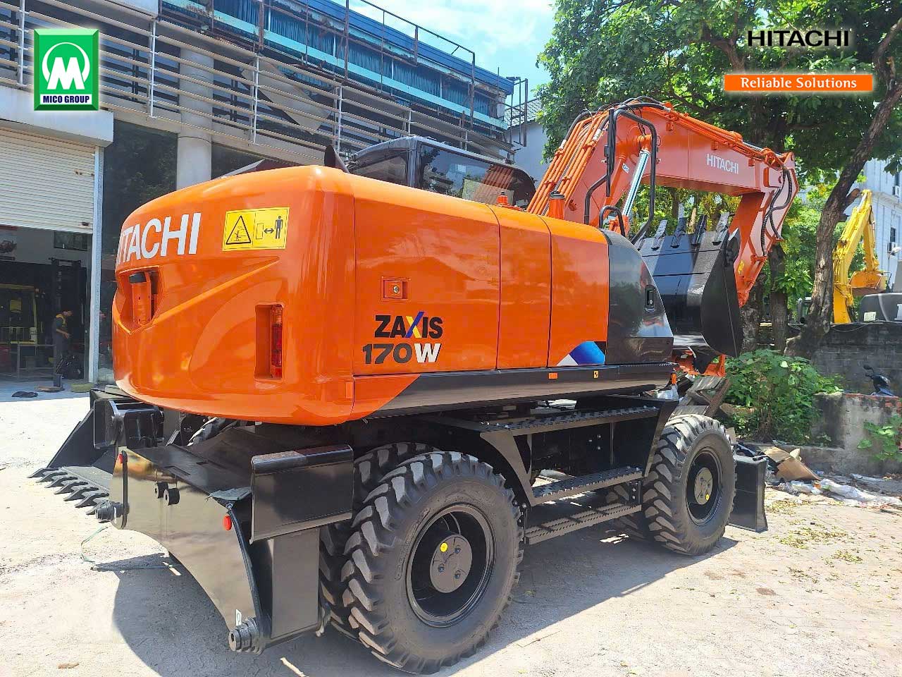 Máy đào bánh lốp Hitachi ZX170W-5A lần đầu tiên có mặt tại Việt Nam