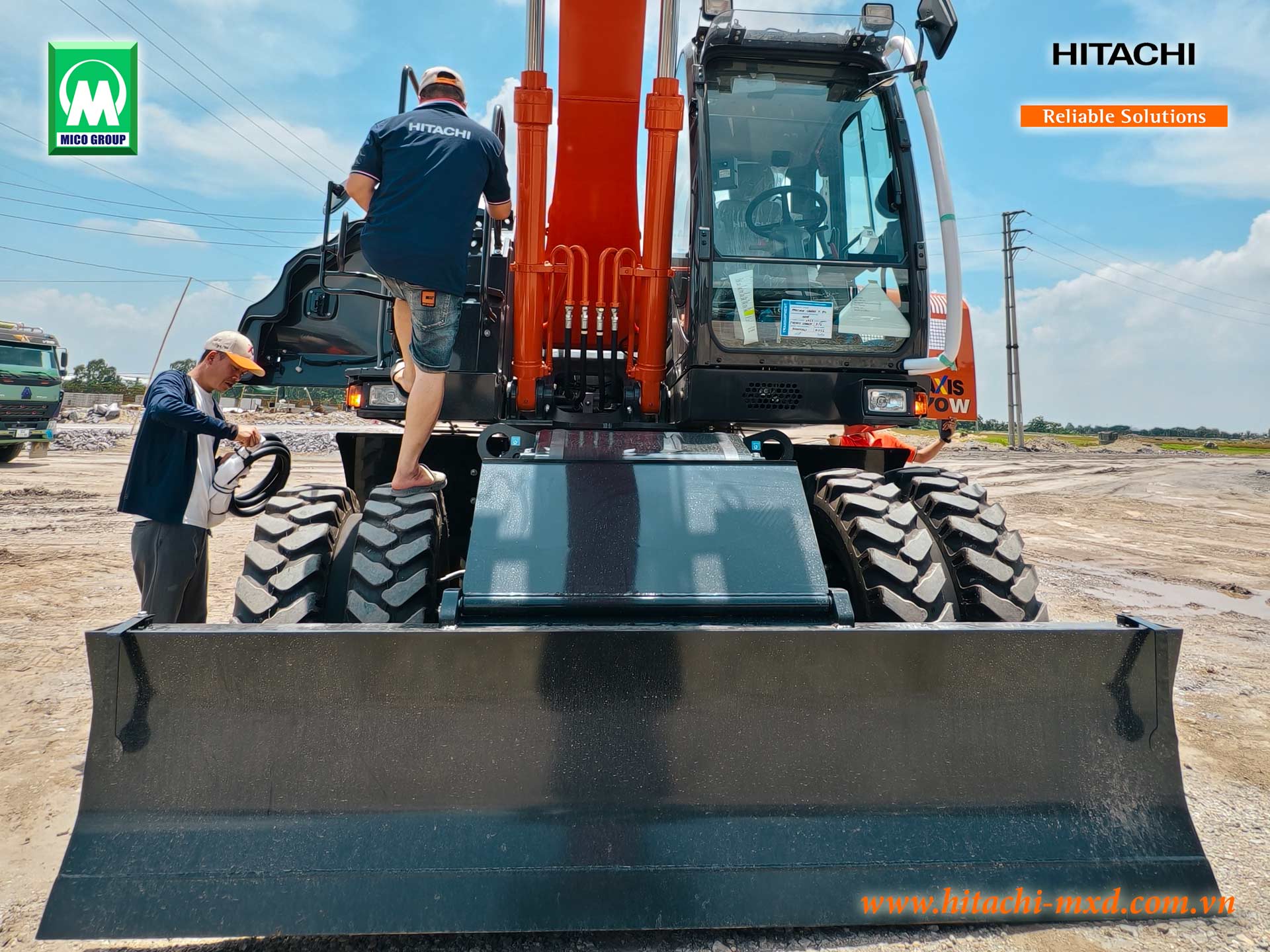 Máy đào bánh lốp HITACHI ZX210W-5A