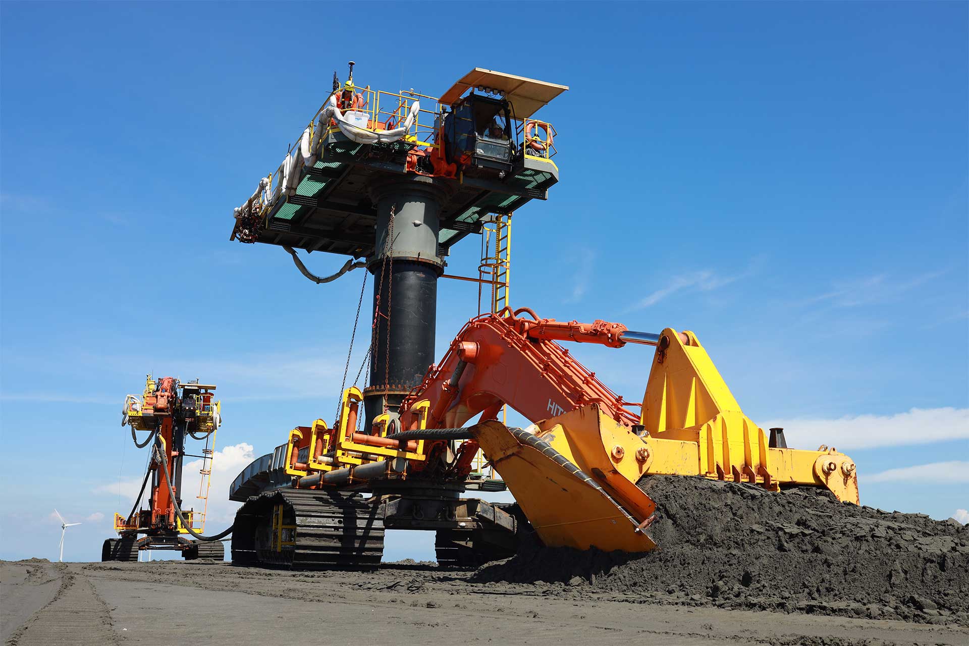 Máy đào Hitachi ZX870 Starfish xây dựng trang trại điện gió