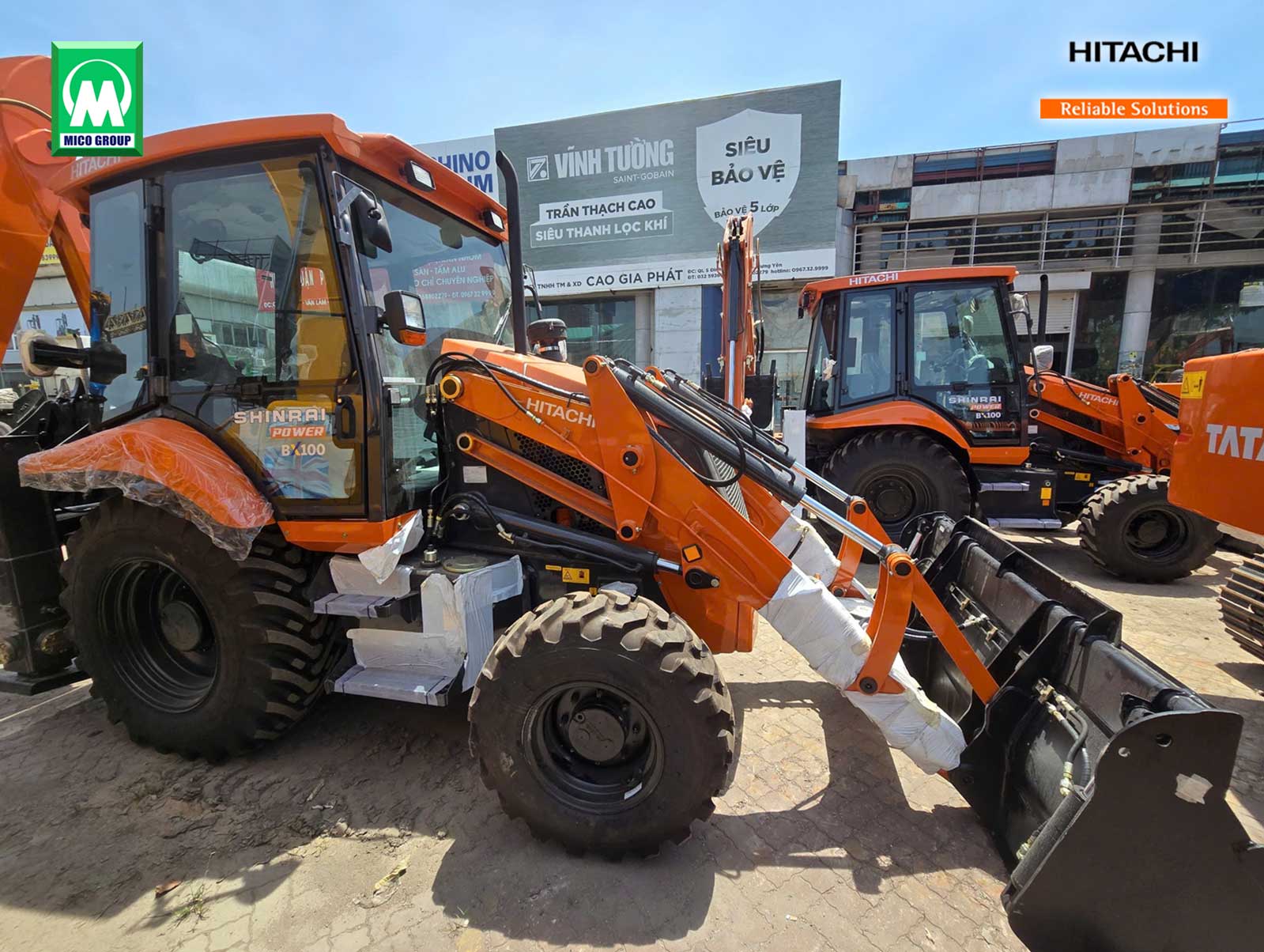 Máy xúc đào liên hợp Hitachi BX100 lần đầu tiên có mặt tại Việt Nam