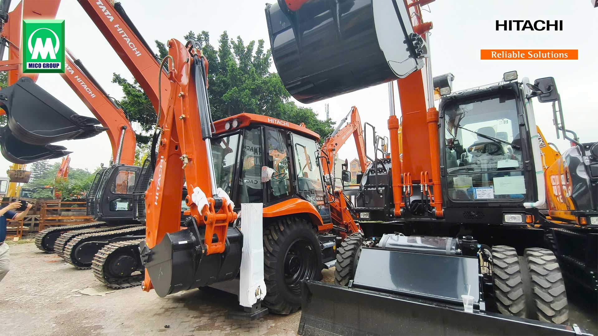 Máy xúc đào liên hợp Hitachi BX100 Shinrai Power sẵn kho MICO GROUP